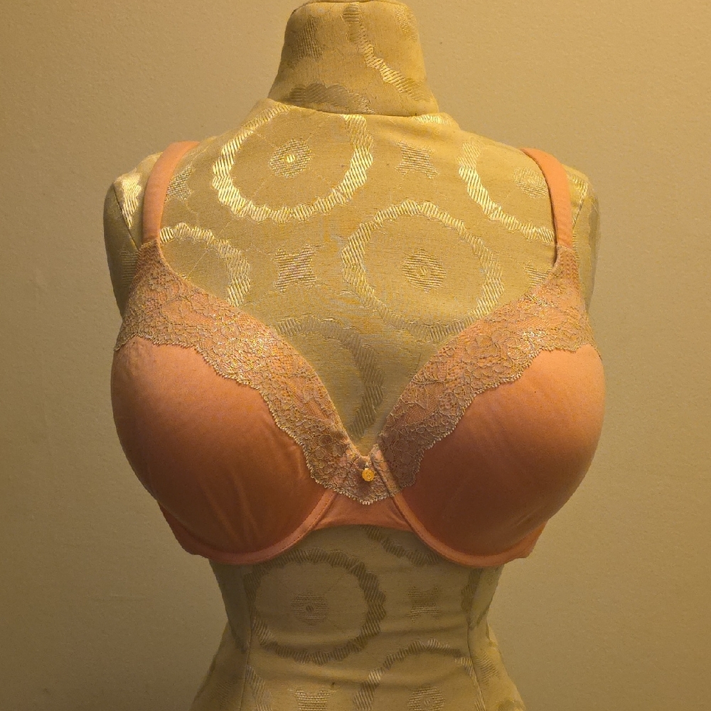 Victoria's Secret Peach Lace Bra
